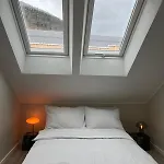 Big And Modern Penthouse - 1 Min From Train Station Apartmán