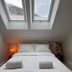 Elegant Penthouse - 1 Min To Train Station - Balcony 보스