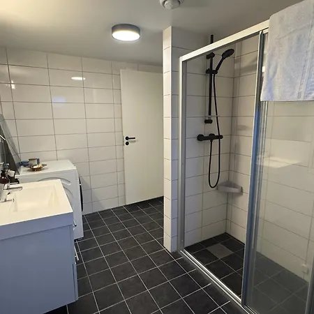 Elegant Penthouse - 1 Min To Train Station - Balcony