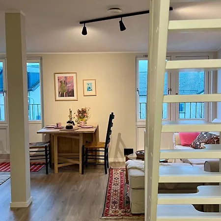 Elegant Penthouse - 1 Min To Train Station - Balcony *