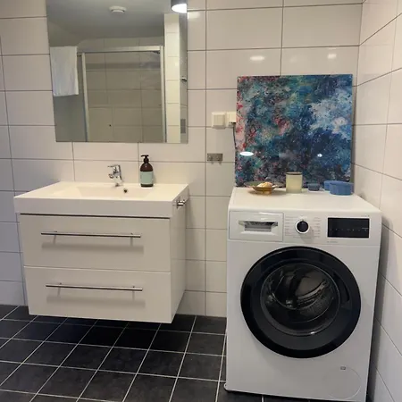 Elegant Penthouse - 1 Min To Train Station - Balcony アパート