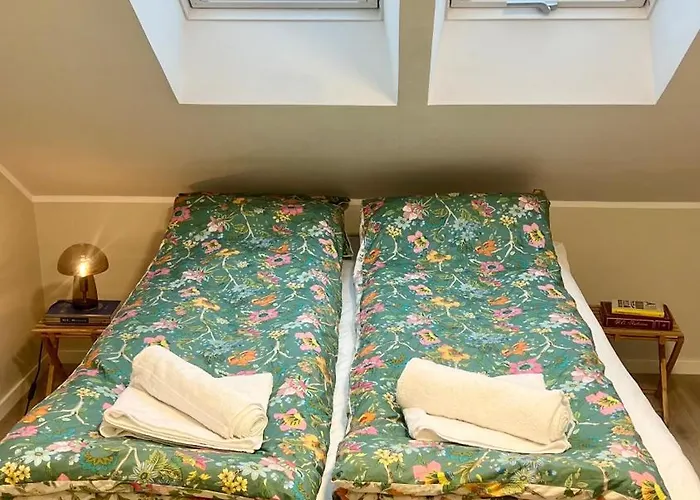 Apartment 1 Minute To The Train Station - Exclusive Penthouse!