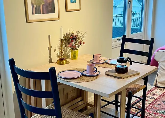 Luxury Penthouse - 1 Min Walk To Train Station