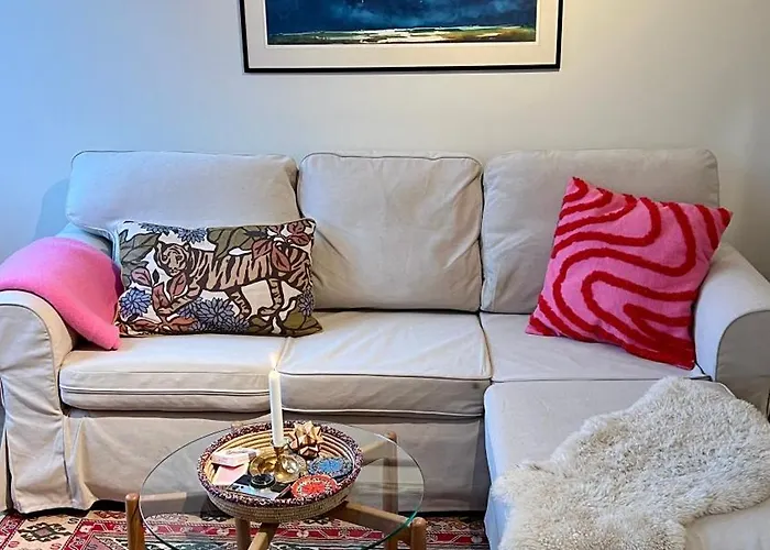 Luxury Penthouse - 1 Min Walk To Train Station Lägenhet *