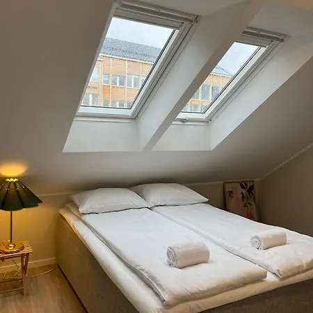 Διαμέρισμα Elegant Penthouse - 1 Min To Train Station - Balcony *